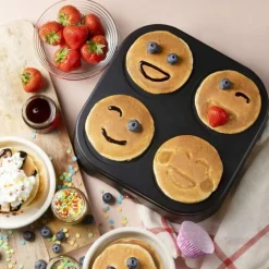 Domo Emoji Pancake Maker