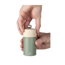 Peugeot Boreal Manuele pepermolen van hout 12cm varengroen