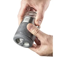 Peugeot Geschenkverpakking Maestro Zoutmolen + 3 zouten (Kalahari, Rose des Andes, Mélange Fraîcheur) graphite light