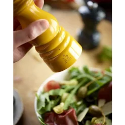 Peugeot Paris u'Select Zirlion Manuele zoutmolen in gelakt hout 18cm saffraangeel