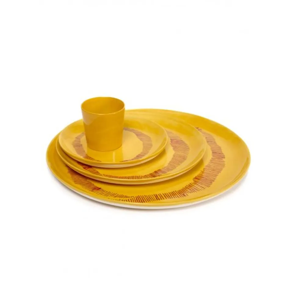 Serax Feast tableware by Ottolenghi Dinerbord L 26,5cm H2cm Sunny Yellow Swirl-Stripes Rood